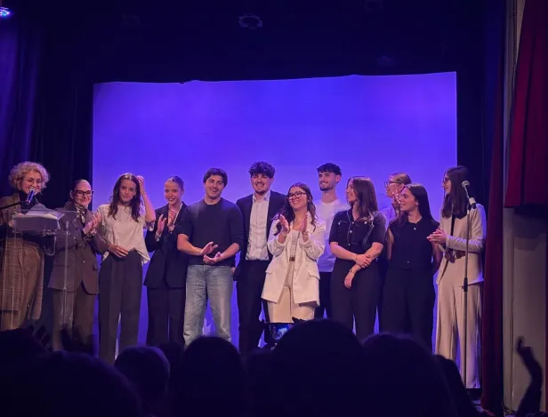 Finale-du-concours-&eacute;loquence-avec-les-candidats-sur-la-sc&egrave;ne