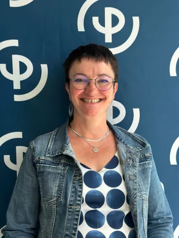 VERONIQUE JACQUEL, CHARGEE DE RELATIONS ENTREPRISES