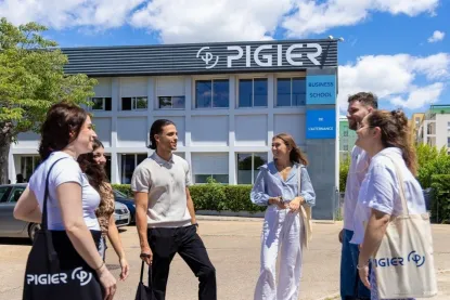 Pigier-Nimes-6-etudiants-en-train-de-discuter